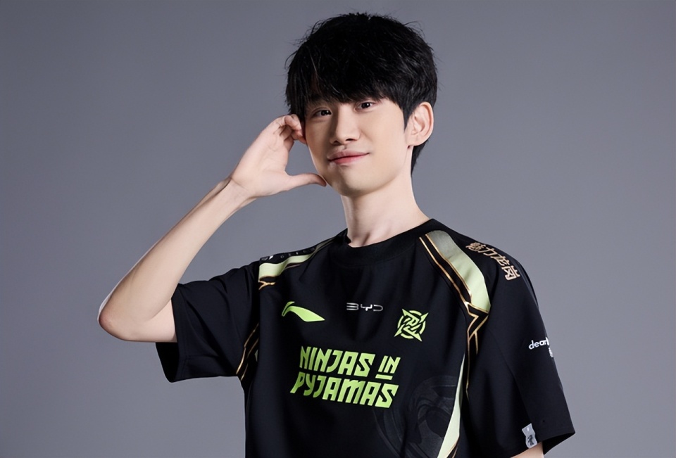 九游手机版-Rookie重返赛场，锐不可当首场状态出色，雄鹿观众沸腾！-九游手机版