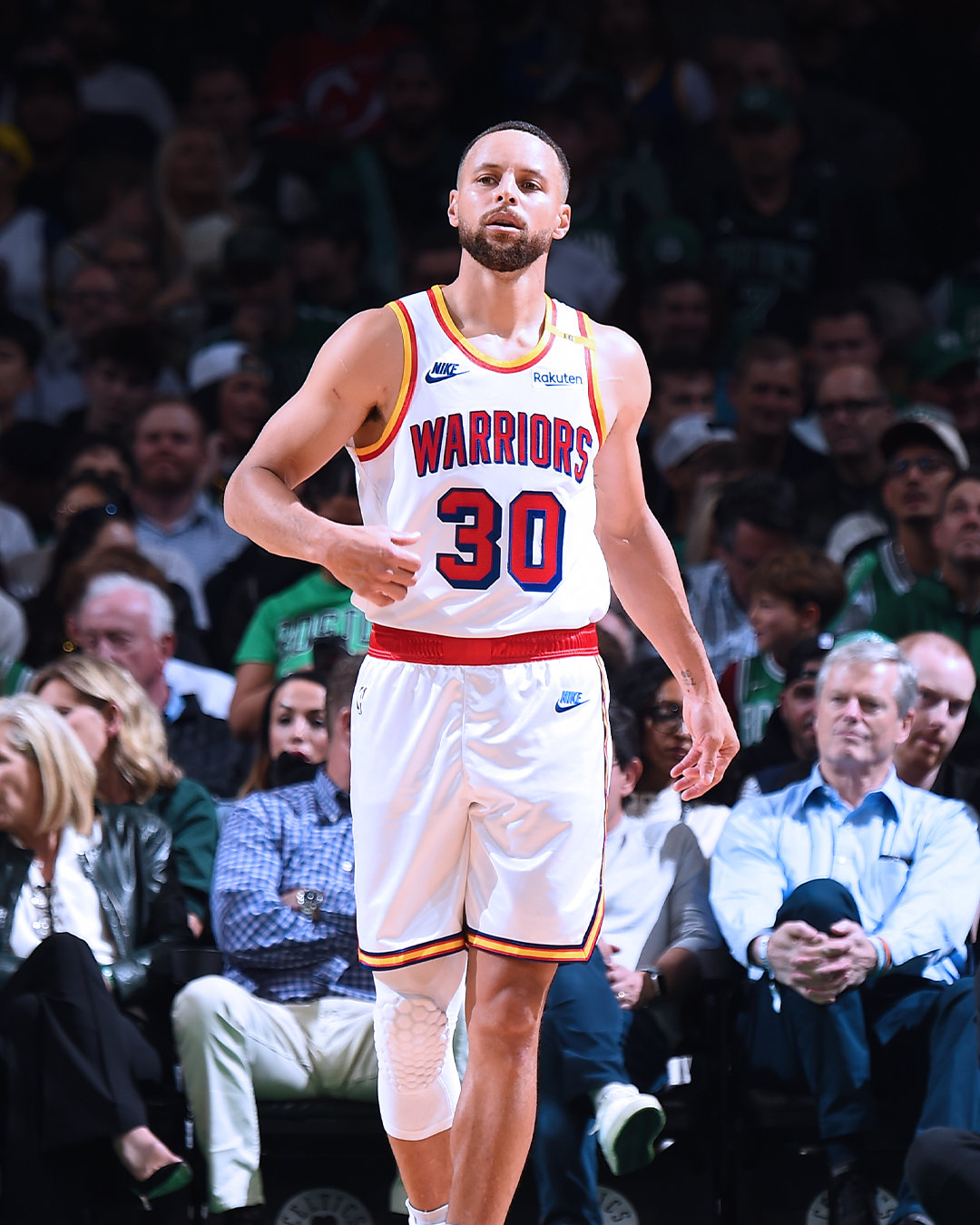 ipad版-库里重要时刻战术调整，FPX带队取胜！全场沸腾不已-ipad版